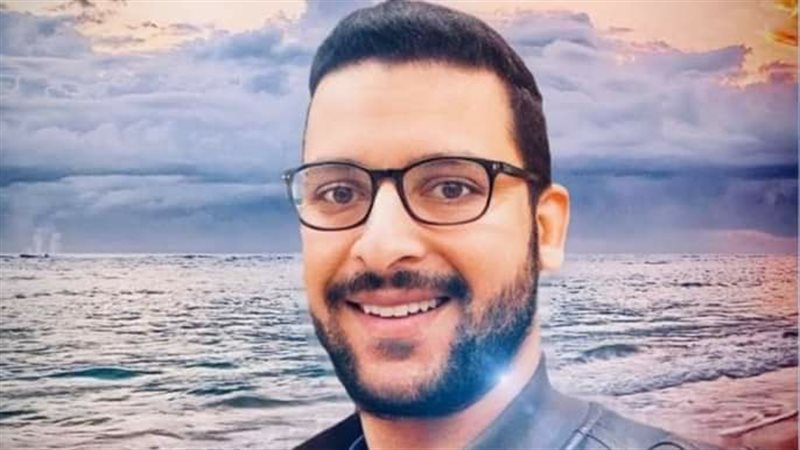 الصيدلي احمد حاتم