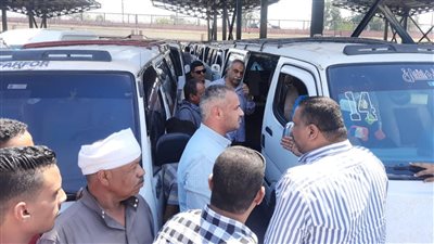 محافظ أسيوط يوجه قيادات المحافظة بتفقد مواقف السيارات ومحطات الوقود