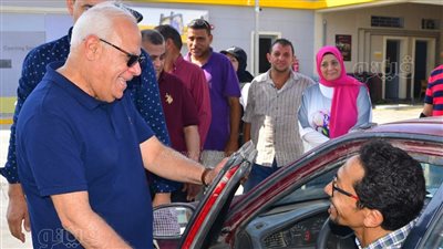 محافظ بورسعيد يتفقد بنزينة بالضواحي بعد الأسعار الجديدة للوقود |صور