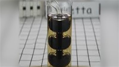 بسعر باهظ.. عبوة خل عمرها 100 عام تثير الجدل بالكويت