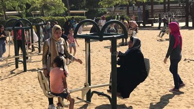 فرحة للكبير والصغير.. إقبال كثيف على حديقة الأزهر بإجازة العيد | فيديو وصور 