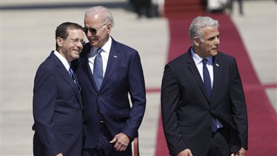 بالتزامن مع زيارة بايدن.. إعادة عنصر مخابرات أمريكية من إسرائيل 