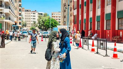 بث مباشر | بعض النقاط صعبة.. ردود فعل طلاب الثانوية العامة حول امتحاني الفيزياء والتاريخ بالشرقية