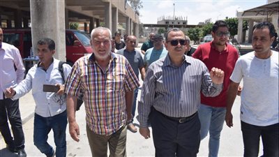 نائب محافظ شمال سيناء يتفقد المواقف للتأكد من التزام السائقين بالتعريفة الجديدة