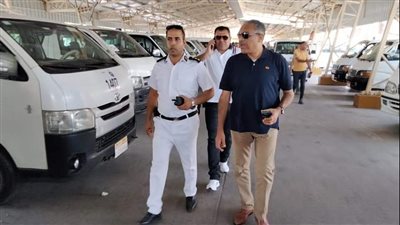 حملة أمنية لمتابعة التزام سائقى السيارات بالتعريفة الجديدة في قنا