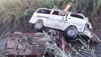 إصابة 6 أشخاص في تصادم وانقلاب سيارتين أثناء زفة عروسين بأسيوط