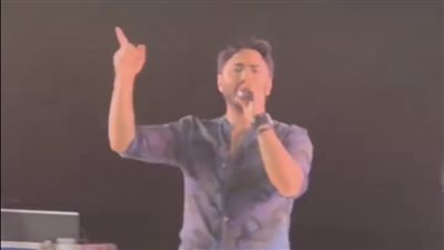 أول صور من حفل تامر حسني في إحدى قرى الساحل الشمالي