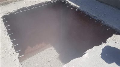 إزالة سقف بناء مخالف في المنوات بالجيزة | صور