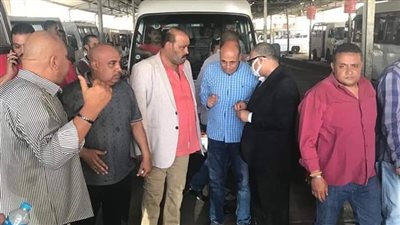 مساعد محافظ الجيزة يتفقد موقف كوبري الخشب للتأكد من الالتزام بالتعريفة المقررة