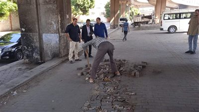 رئيس حي جنوب الجيزة يتفقد عملية رفع الإشغالات أمام مسجد الاستقامة | صور
