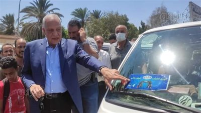 جولة لمحافظ الجيزة في موقف السرفيس بالدقي لمتابعة أسعار المواصلات الجديدة | صور 