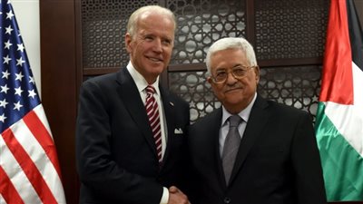 بايدن لـ أبومازن: الشعب الفلسطيني يستحق دولة ذات سيادة
