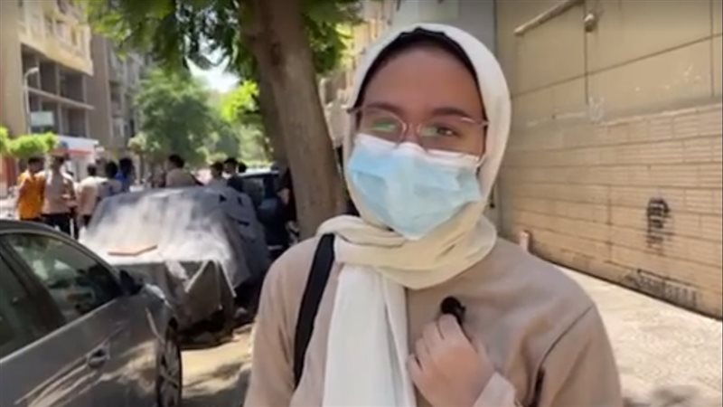 طالبة بالثانوية العامة