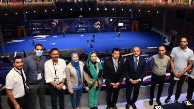 وزير الرياضة يتفقد منافسات بطولة العالم للسلاح باستاد القاهرة