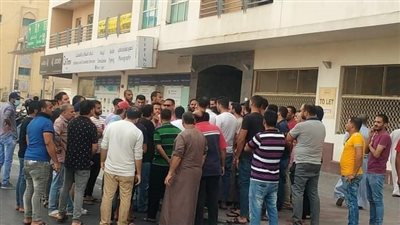 السفارة المصرية فى الإمارات تستكمل إجراءات شحن جثامين ضحايا الحادث المروري| صور