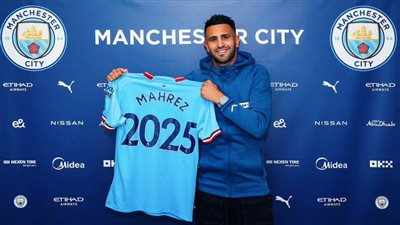 رسميا.. رياض محرز يجدد عقده مع مانشستر سيتي حتى 2025