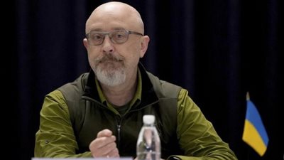 وزير الدفاع الأوكراني يعلن استلام أنظمة الصواريخ المتقدمة 