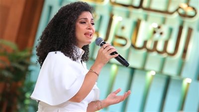 نسمة محجوب لمنتقدي غنائها مع كورال شيكاغو: المفترض احنا اللي بنجري وراهم