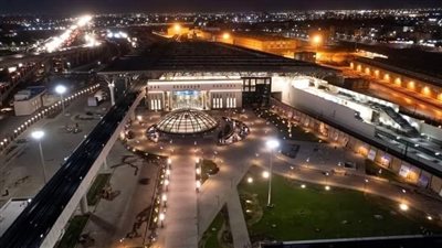 كأنها من كوكب آخر.. صور ليلية رائعة لـ محطة عدلي منصور الأكبر في الشرق الأوسط 