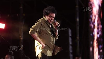 محمد منير يوجه نداء إنسانيا لجمهور حفله بالإسكندرية | فيديو