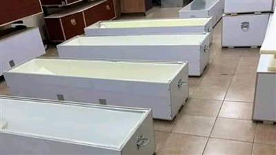 لحظة شحن جثامين المصريين ضحايا حادث السير بالإمارات قبل العودة للقاهرة | صور