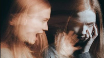 11 مشكلة تواجهها الفتيات سبب جفاء الأم