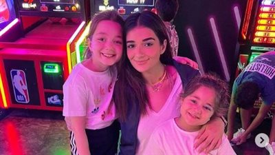 ملك أحمد زاهر رفقة شقيقتيها منى ونور في أحدث ظهور | صور 