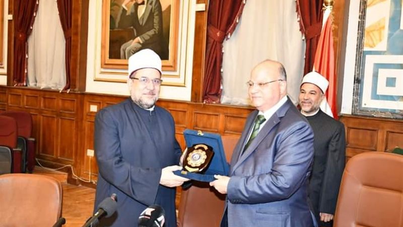اهداء درع محافظة
