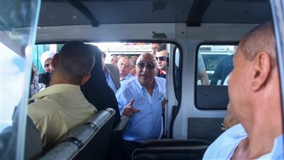 محافظ الإسكندرية يتفقد الموقف الجديد لمتابعة الالتزام بالتعريفة الجديدة