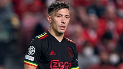 مدافع أياكس يوقع عقود انتقاله إلى مانشستر يونايتد