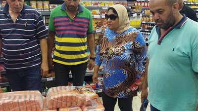 حملات مكثفة بأحياء الإسكندرية على الأسواق | صور 