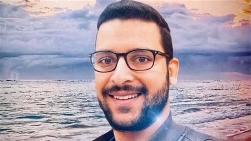 الصيدلي أحمد حاتم