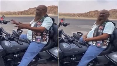 يقود دراجة بخارية بالجينز.. إمام المسجد الحرام السابق يثير الجدل | فيديو 