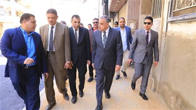 محافظ سوهاج يتفقد أعمال الرصف بشوارع حي شرق 