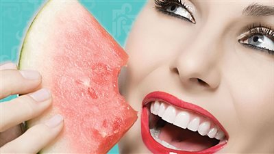 اكتشفي فوائد البطيخ المذهلة في العناية الصيفية ببشرتك