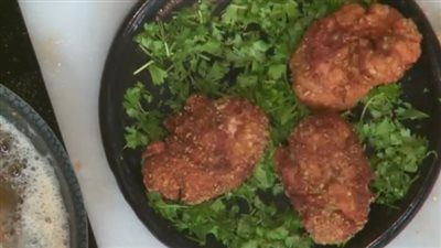 مقرمش وشهي.. طريقة عمل مخ البانيه بالبقسماط والفيجيتار | فيديو 