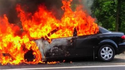 تفحم سيارة ملاكي التهمتها النيران على الطريق الدائري بكرداسة