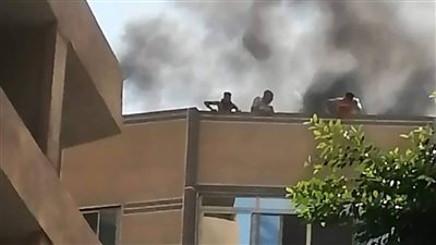 اندلاع حريق بعقار سكني في الدقي | صور