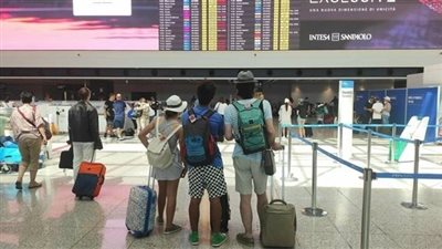 شلل حركة الطيران فى إيطاليا وإلغاء 200 رحلة جوية بسبب الإضراب 