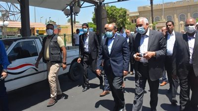 خالفوا تعريفة المواصلات الجديدة.. سحب تراخيص 30 سيارة في الجيزة 