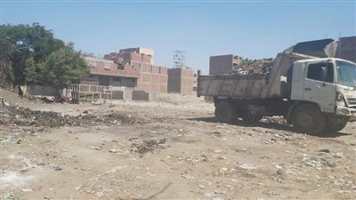 استجابة لشكاوى المواطنين.. حملة نظافة لرفع تجمعات القمامة من البراجيل بأوسيم | صور