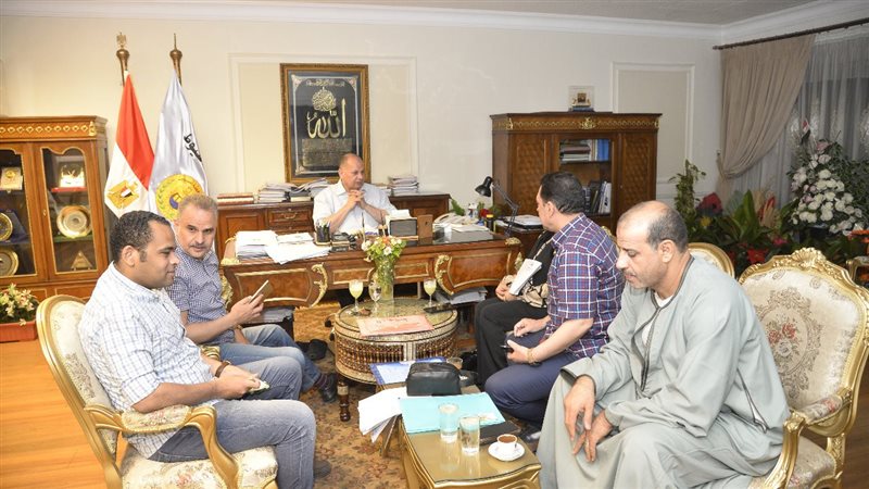 اجتماع محافظ أسيوط