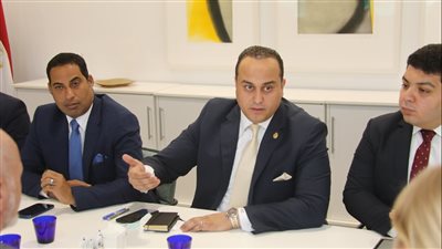 رئيس هيئة الرعاية الصحية يبحث سبل التعاون مع سفير فنلندا بالقاهرة 