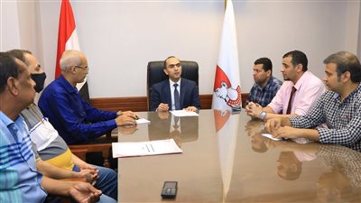 نائب محافظ سوهاج يترأس اجتماع اللجنة الفنية لمتابعة المراكز التكنولوجية