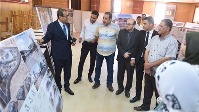 رئيس جامعة سوهاج يشيد بالمستوى الابتكاري لمشروعات تخرج طلاب كلية الهندسة