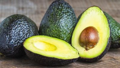 اكتشفي فوائد الأفوكادو.. أبرزها خفض الكوليسترول وتنظيم السكر بالدم