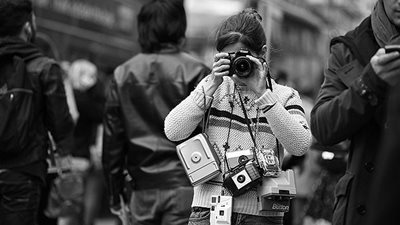 السياحة والآثار تعلن قواعد التصوير للمصريين والأجانب بالأماكن العامة.. وشروط خاصة للأفلام السينمائية والحوارات بالمواقع الأثرية