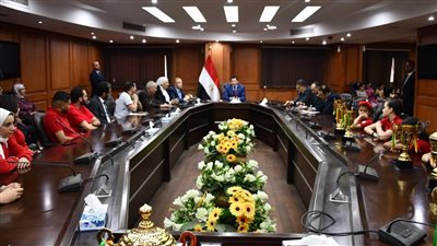 وزير الرياضة يكرم منتخبات الشطرنج بعد فوزهم بـ 13 ميدالية ببطولة أفريقيا