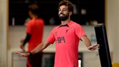 محمد صلاح يؤدي تدريبات بدنية شاقة في مران ليفربول | صور