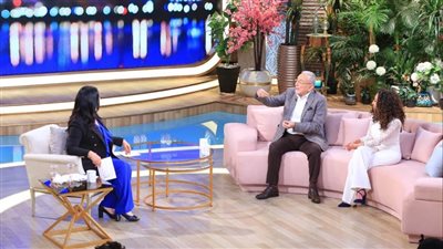 منة عدلي القيعي ووالدها في ضيافة 